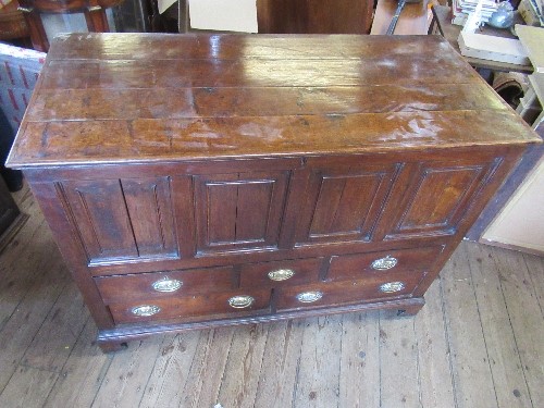 An antique oak mule chest - Image 2 of 3