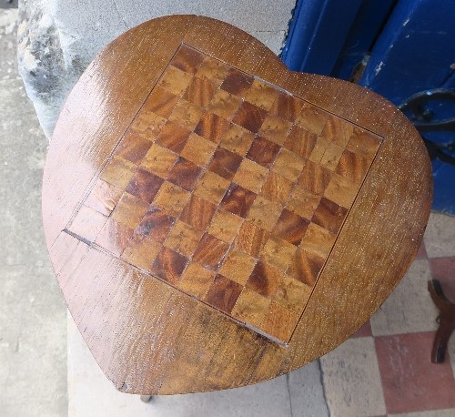 An oak heart shaped two tier table, the top inset with a chess board in specimen woods, height - Image 2 of 2