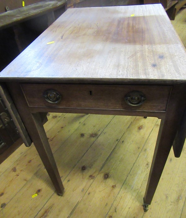 A mahogany Pembroke table, with drop leaves and fitted with one real and one dummy drawer, raised on - Image 3 of 3