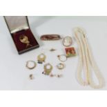 A Selection of 9ct Gold and other Jewellery including a pearl necklace with 9ct gold clasp, 1.2g