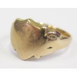 A 9ct Gold Signet Ring, 6.6g