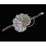 A Victorian Tricolour Gold Lily Pad Brooch, 56mm, 5g