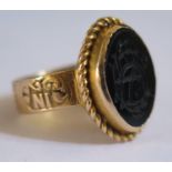 A 9ct Gold Memorial Ring engraved 1924, size F.5, 3.5g