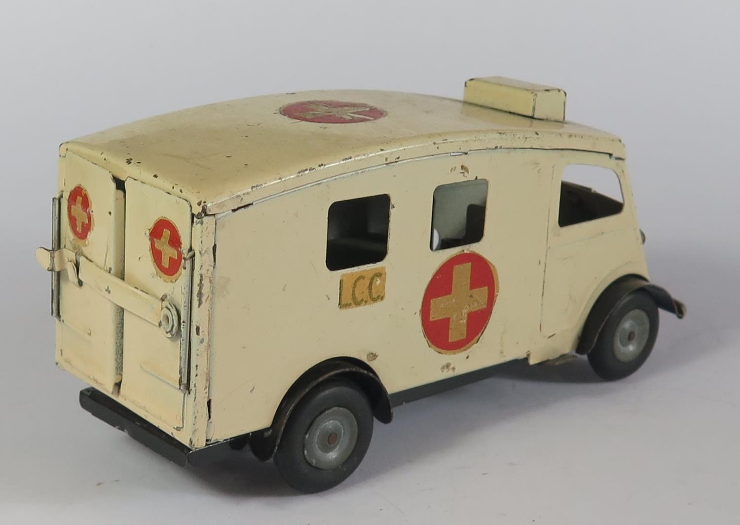 A Triang Minic Clockwork 75M Ambulance with working motor. - Image 2 of 3