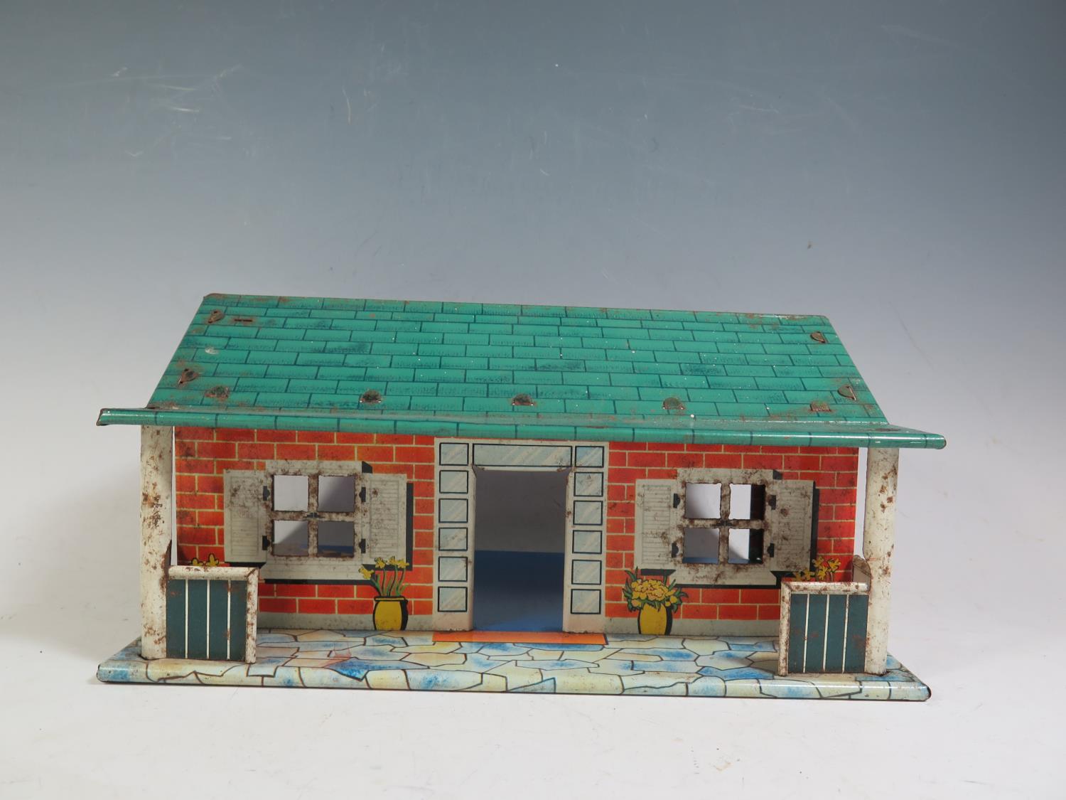 A Marx Tinplate Dolls House Bungalow (28.5cm approx).