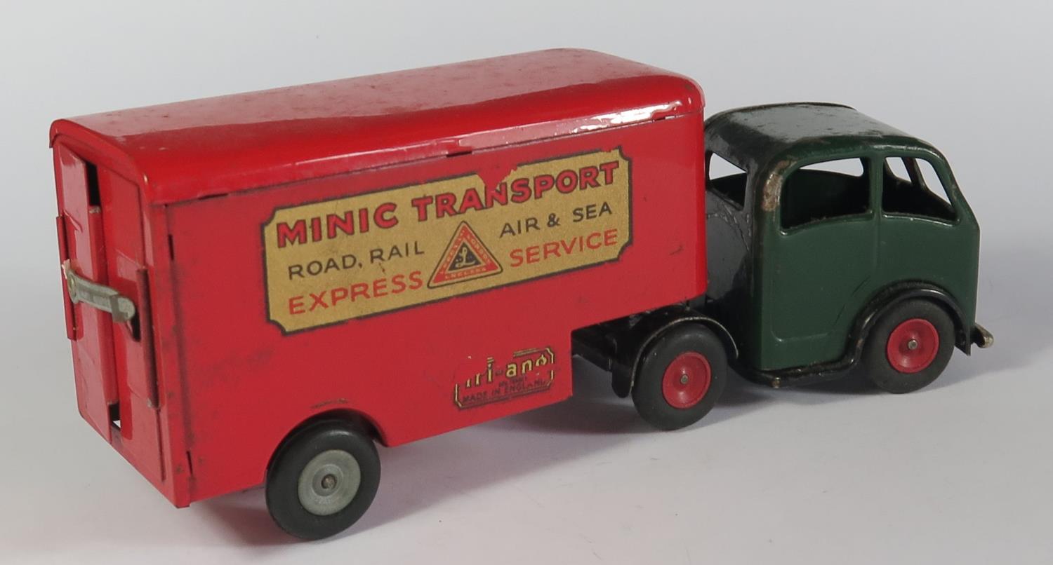 A Triang Minic Clockwork 3M Mechanical Horse and Pantechnicon Trailer in dark green and red. Motor - Image 2 of 3