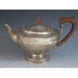A George V Silver Teapot, Sheffield 1910, Mappin & Webb, 796g gross, 26.5cm handle to spout