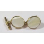 A Pair of 9ct Gold and Mother of Pearl Cufflinks, 13mm head, 4.3g