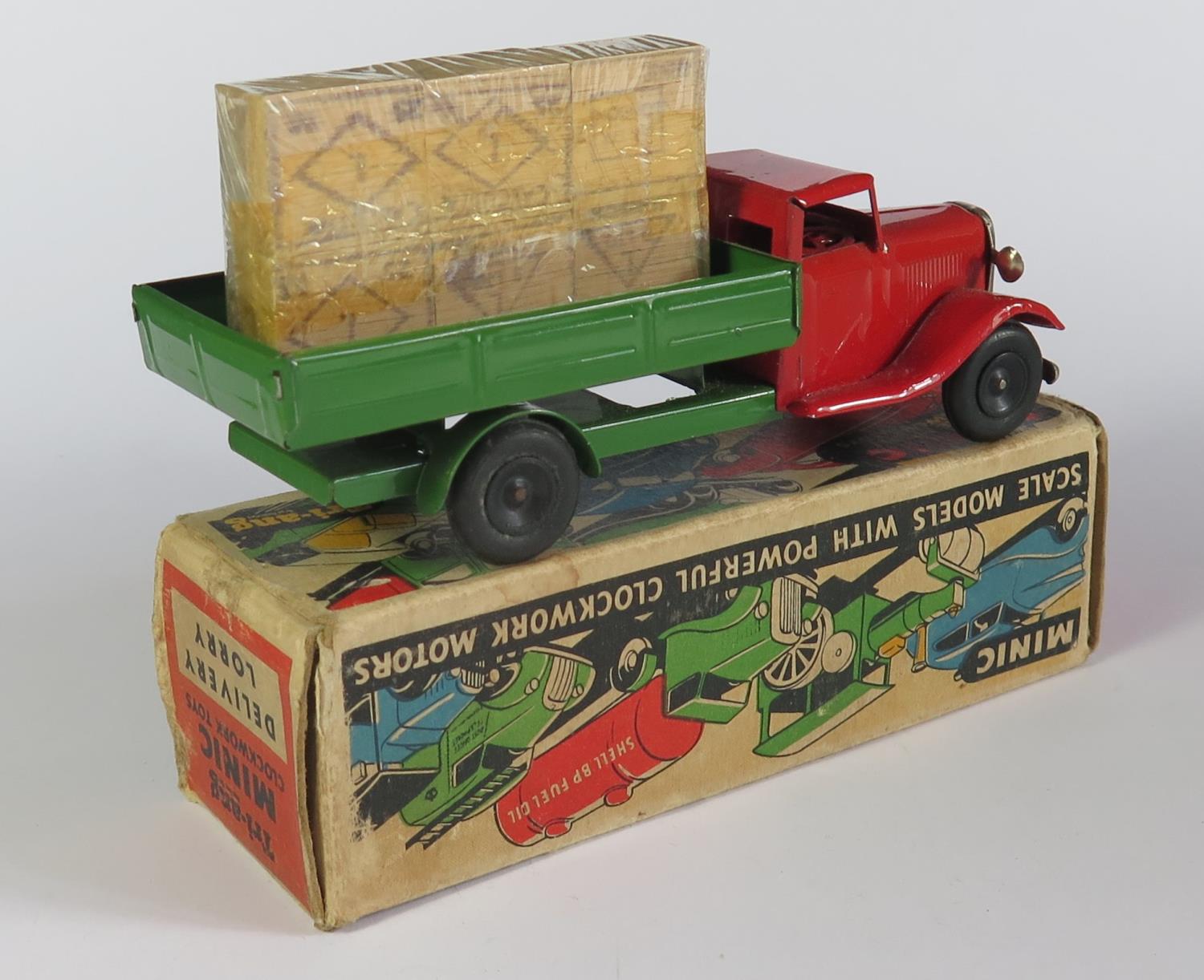 A Triang Minic Clockwork Delivery Lorry in red and green with black hubs. It is in near mint working - Image 2 of 3