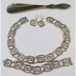 A Modern Silver Necklace (42cm) with matching bracelet (19.5cm) and earrings (77.9cm) and silver
