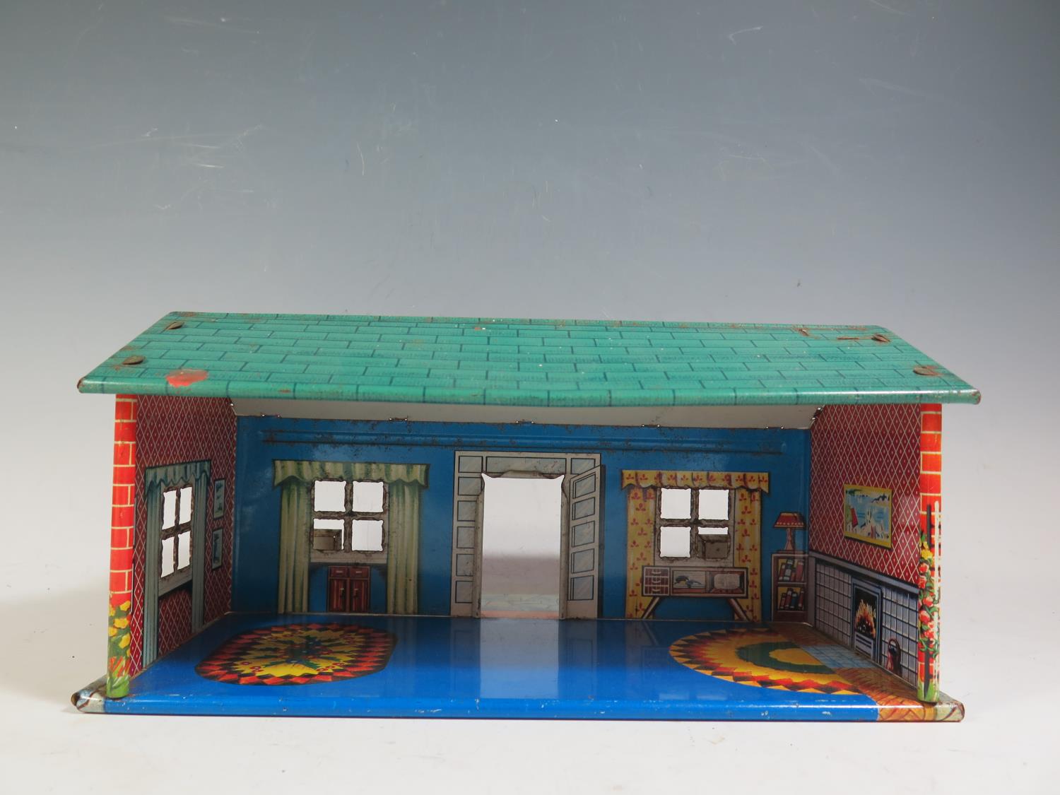 A Marx Tinplate Dolls House Bungalow (28.5cm approx). - Image 2 of 2
