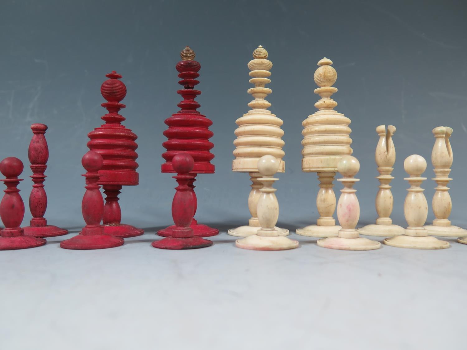A 19th Century Bone Chess Set, kings 10cm, pawns 4cm - Image 3 of 4