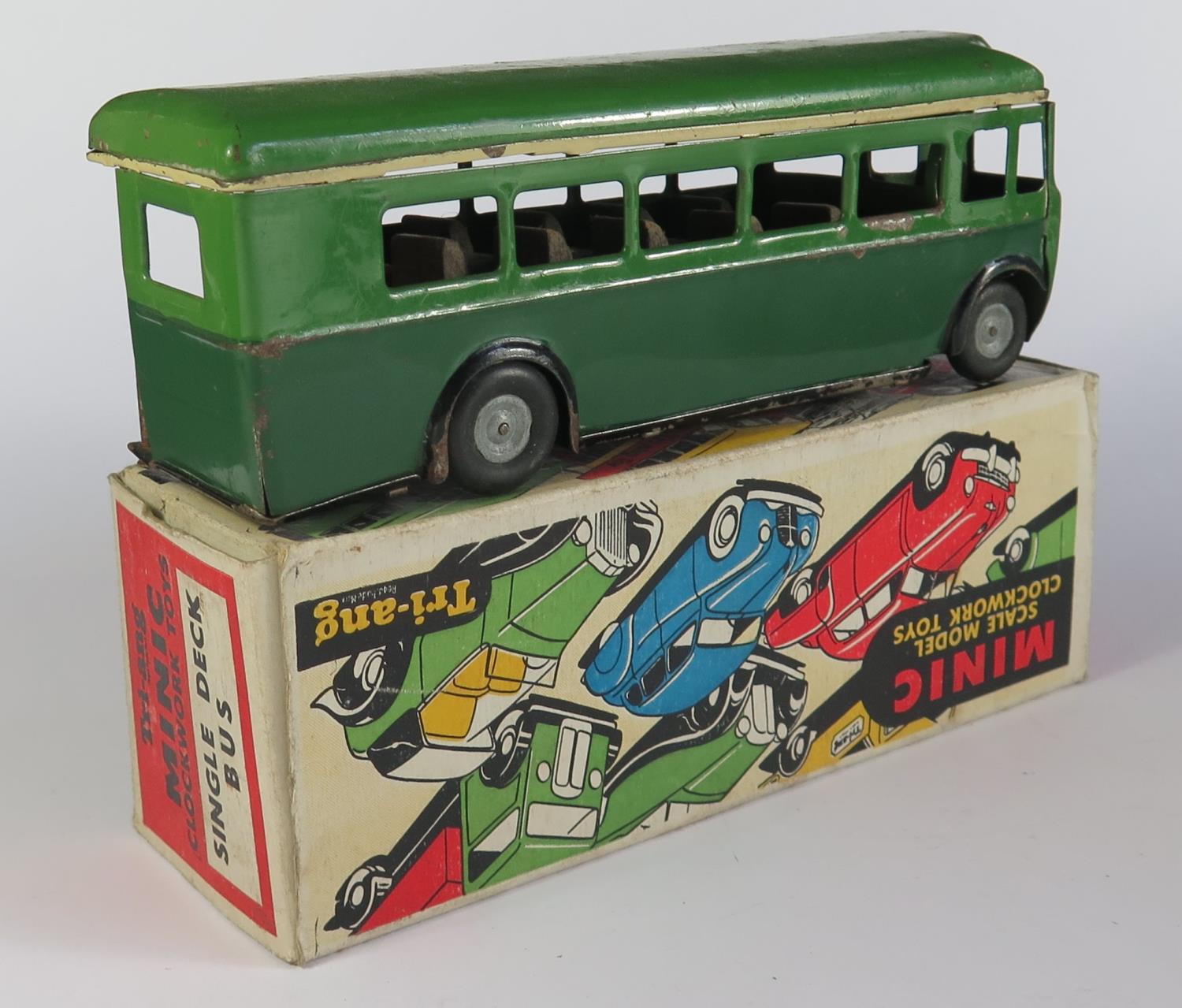 A Triang Minic Clockwork 52M Single Deck Bus in green and dark green. Working Motor in good complete - Image 2 of 3