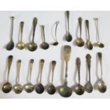A Selection of Georgian and later Silver Salt Spoons, 92g (all English Sterling except one marked
