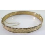 A 9ct Gold Hinged Bangle, 60mm wide, 15.4g