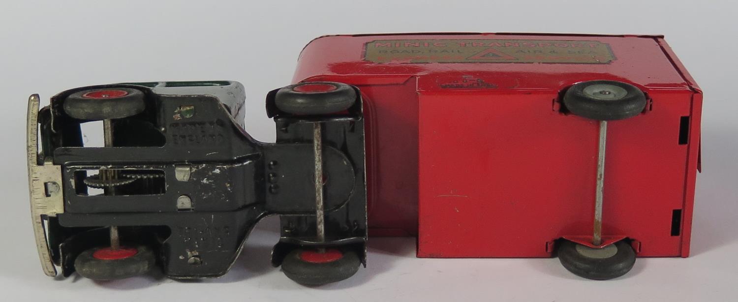 A Triang Minic Clockwork 3M Mechanical Horse and Pantechnicon Trailer in dark green and red. Motor - Image 3 of 3