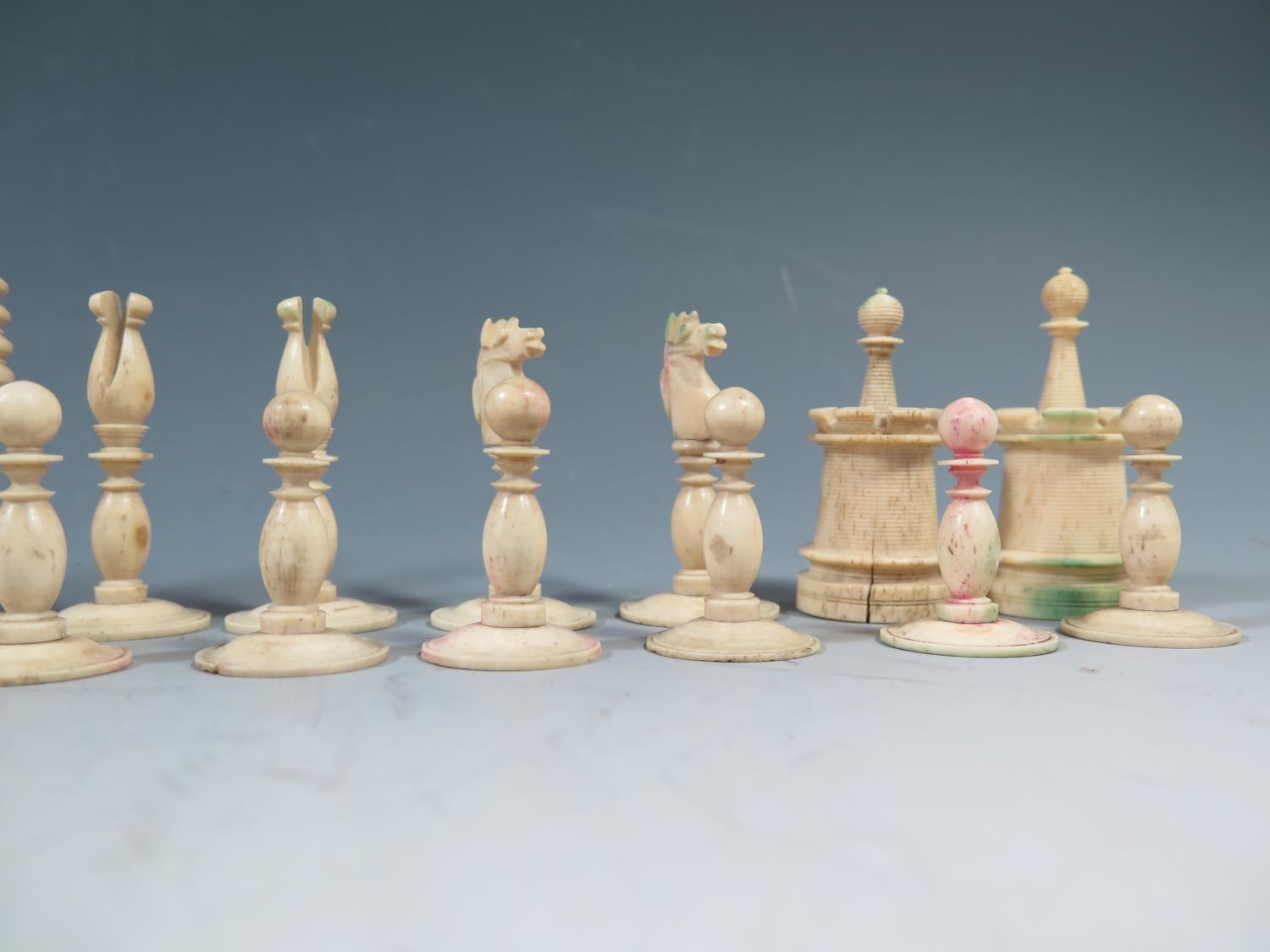 A 19th Century Bone Chess Set, kings 10cm, pawns 4cm - Image 4 of 4