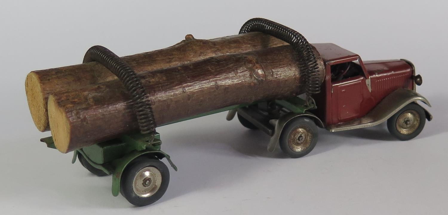 A Triang Minic Clockwork 74M Mechanical Horse and Log Trailer in red/brown and green. Working motor. - Image 2 of 3