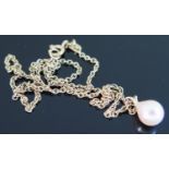 A 9ct Gold Necklace with cultured pearl pendant, chain 3g
