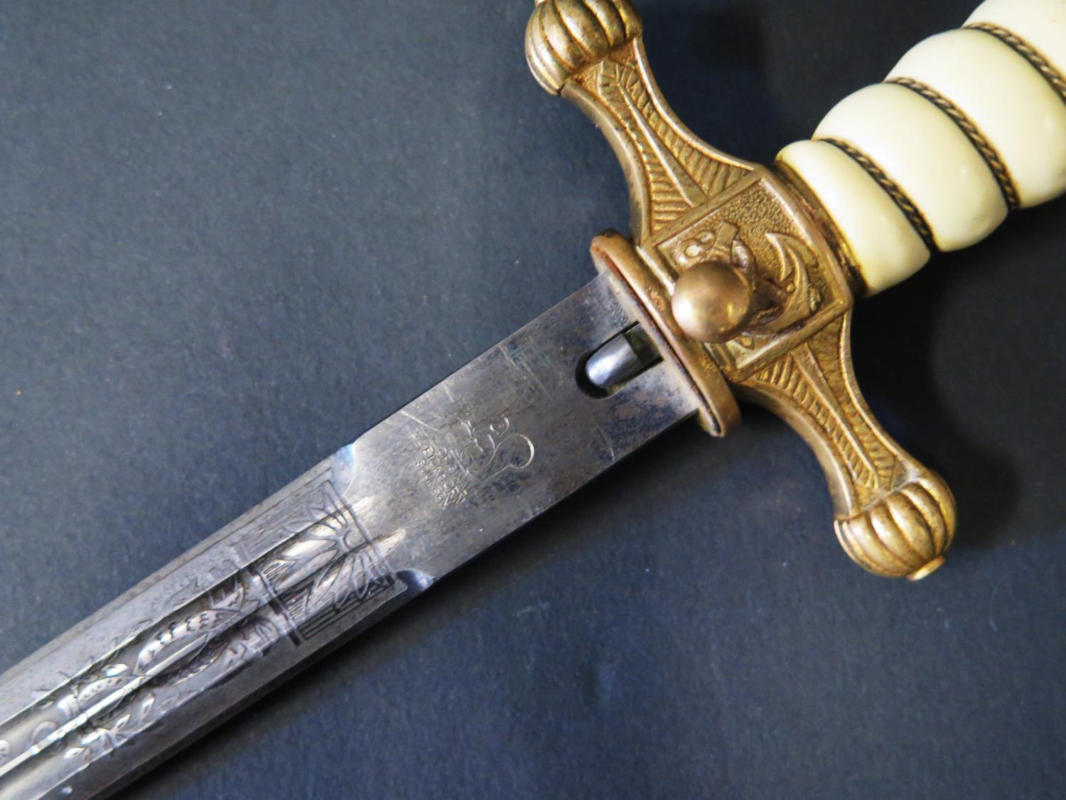 A WWII German Kriegsmarine Dagger stamped with squirel mark ORIGINAL EICKHORN SOLINGEN. Grip cracked - Image 3 of 4