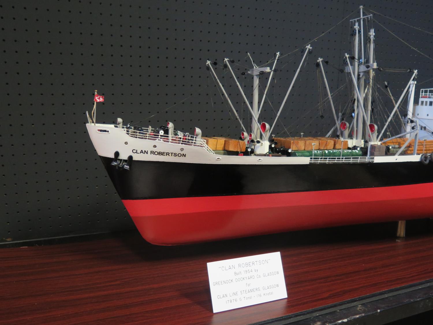 A Fine and Large Ship's Model of "CLAN ROBERTSON" Built 1954 by Greenock Dockyard Co. Glasgow for - Image 5 of 10