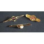 Three 9ct Gold Brooches, largest 50mm, 5.7g