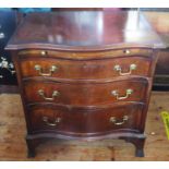 A Georgian Style Mahogany Serpentine Fronted Three Drawer Bachelor's Chest with slide, 71(w)x73.5(