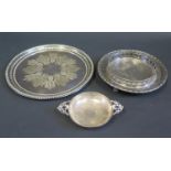 A George V Silver Two Handled Porringer, London 1919, ?9 AP, 88g, silver plated tray and plated