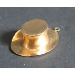 A 9ct Gold Hat Charm, 2.3g