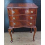 A Mahogany Serpentine fronted Chest of Three Drawers, 52(w)x38(d)x76(h)cm