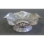 A George V Pierced Silver Hexagonal Dish, London 1913, 144g, 14.5cm diam.