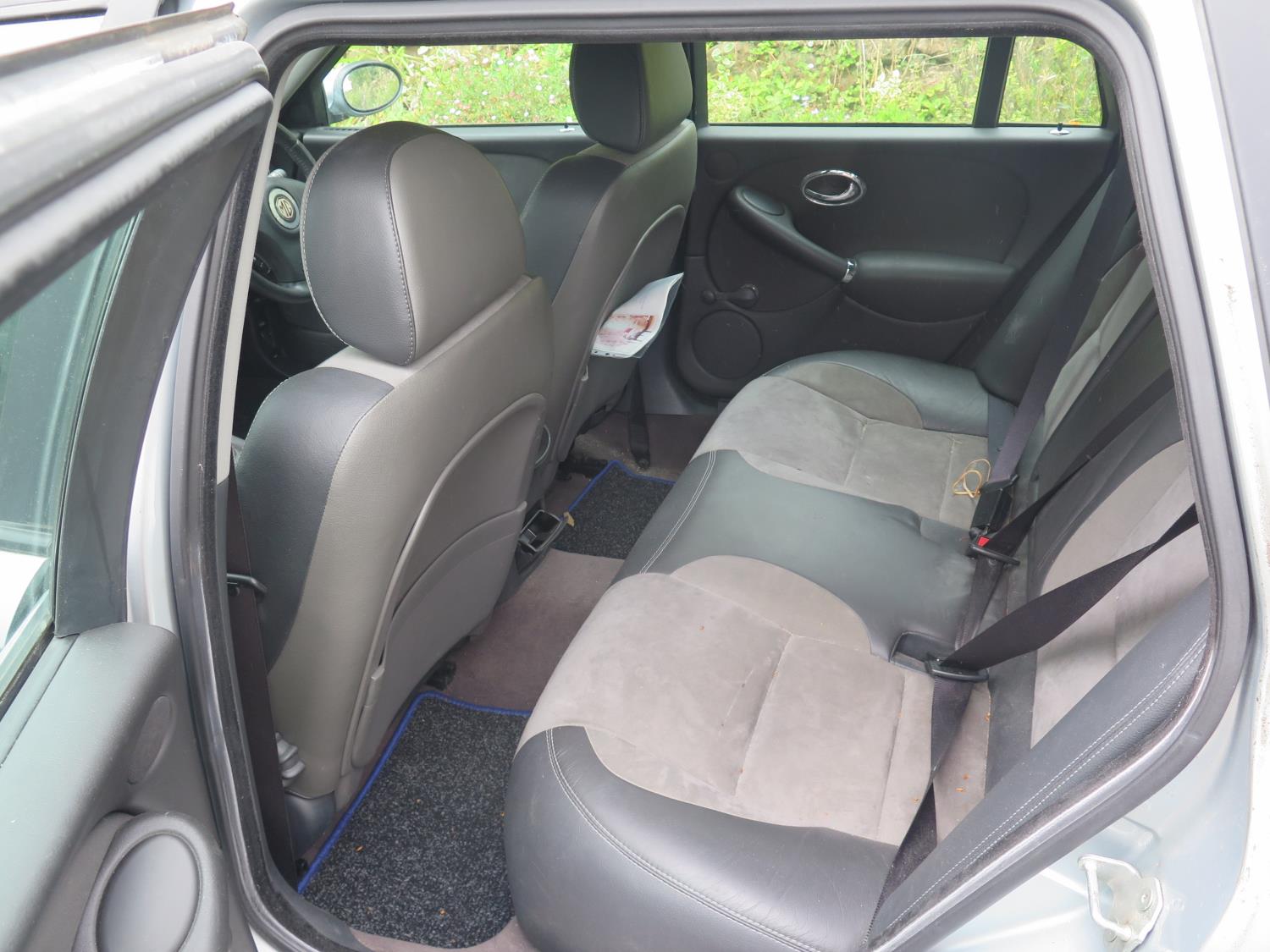 A MG ZT-T Estate in Silver low mileage (approx. 38700 miles) with MOT until October 2020. Manual - Image 9 of 9