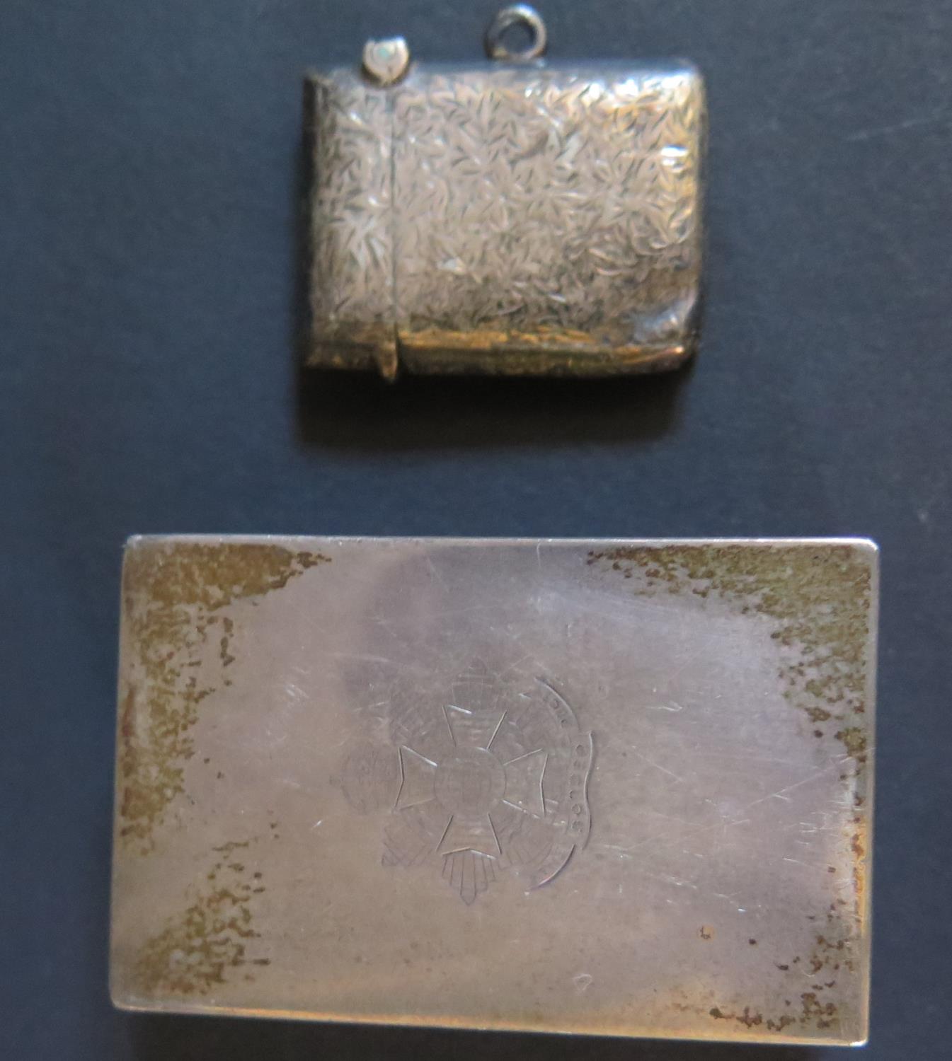 An Edward VII Silver Vesta with chased ivy leaf decoration (Birmingham 1909 W.H.S) and silver