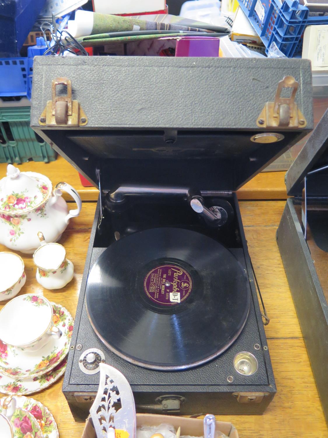 A Columbia No. 109A Wind Up Gramophone