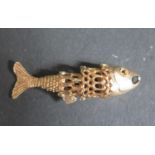 A 9ct Gold Articulated Fish Charm, 4.1g