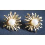 A Pair 9ct Gold and Pearl Flower head Stud Earrings, 20mm spread, 3.7g