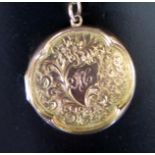 A George V Gold Locket (Chester 1914 JH in circles) on chain, 7.5g