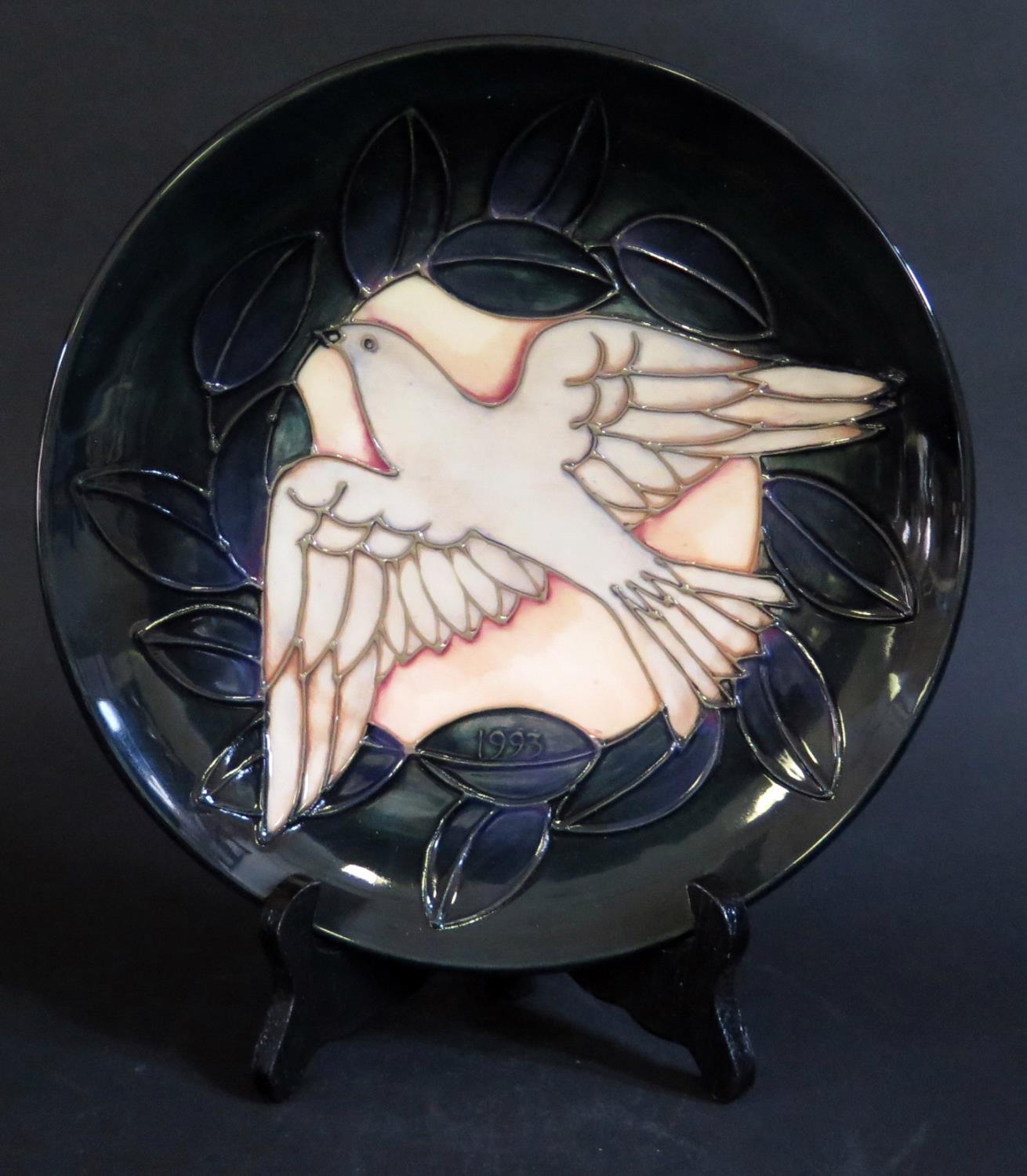 A Modern Moorcroft Limited Edition 1993 Dove Year Plate with certificate, 235/500