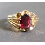 A 9ct Gold and Garnet Dress Ring, size R, 5.4g