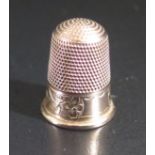 An Edward VII 9ct Gold Thimble, Chester 1901, size 8, ?.V&Co., 3.7g