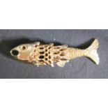 A 9ct Gold Articulated Fish Charm, 4.1g