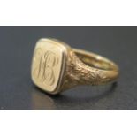 An 18ct Gold Locket Signet Ring with chased foliate shoulders, size Q.5, 9.3g