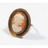 An Unmarked Yellow Gold Shell Cameo Ring, size P, 4.4g