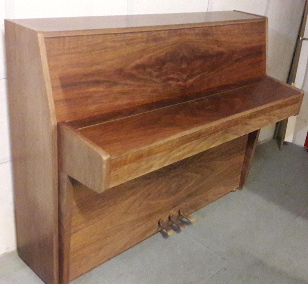 Welmar (c1994) An upright piano in a modern style mahogany case. AMENDMENT Is in a walnut case. - Image 2 of 4