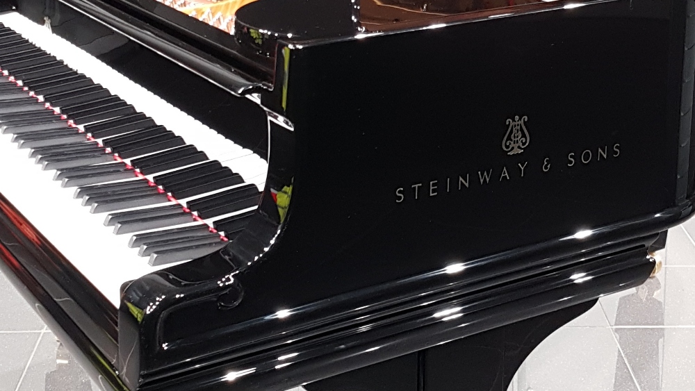 Steinway (c1906) A 5ft 10in Model O grand piano in a bright ebonised case on square tapered legs. - Image 2 of 16