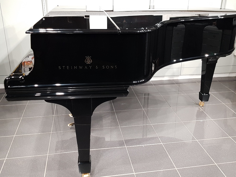 Steinway (c1906) A 5ft 10in Model O grand piano in a bright ebonised case on square tapered legs. - Image 13 of 16