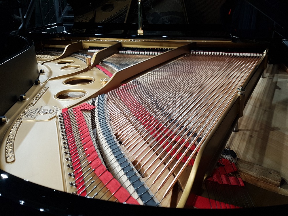 Steinway (c1906) A 5ft 10in Model O grand piano in a bright ebonised case on square tapered legs. - Image 12 of 16