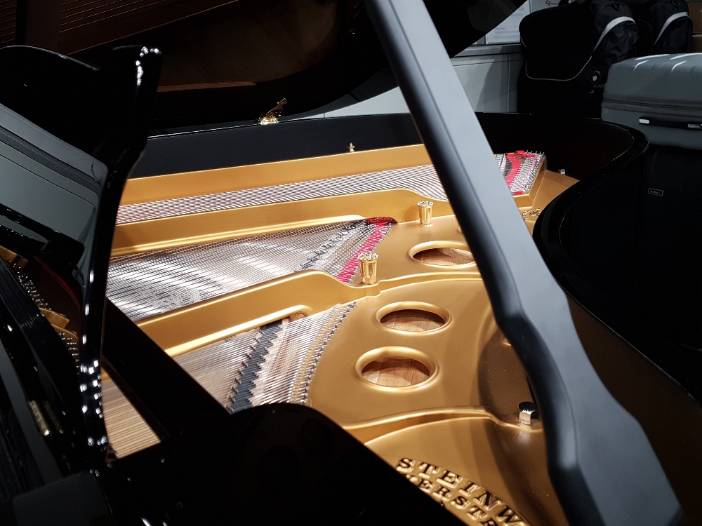 Steinway (c1906) A 5ft 10in Model O grand piano in a bright ebonised case on square tapered legs. - Image 4 of 16