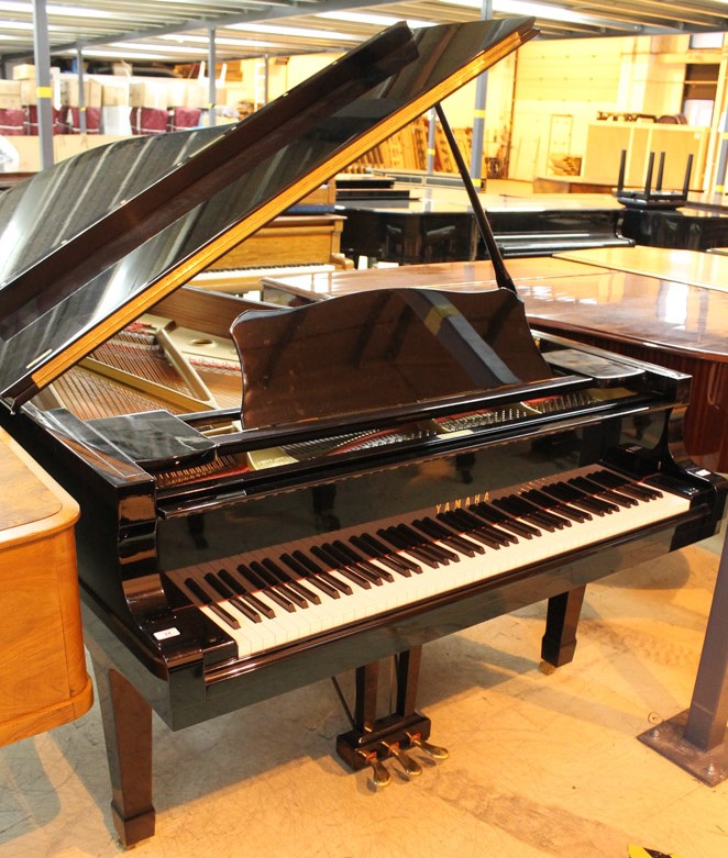 Yamaha (c1984) A 7ft 6in Model C7 grand piano in a bright ebonised case on square tapered legs.