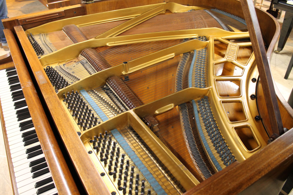 Blüthner (c1931) A 4ft 11in grand piano in a mahogany case on square tapered legs. - Image 2 of 4